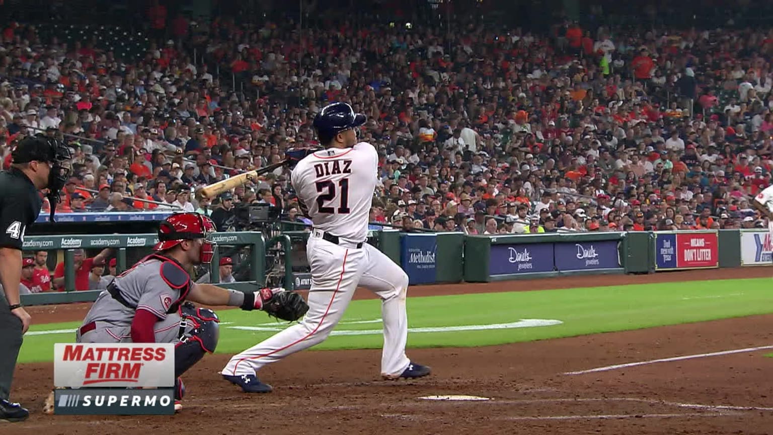 Yainer Diaz smacks a solo homer to right field | 06/17/2023 | Houston ...