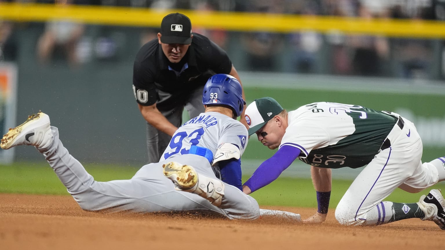 Nolan Jones retira a Kevin Kiermaier en 2B 28/09/2024