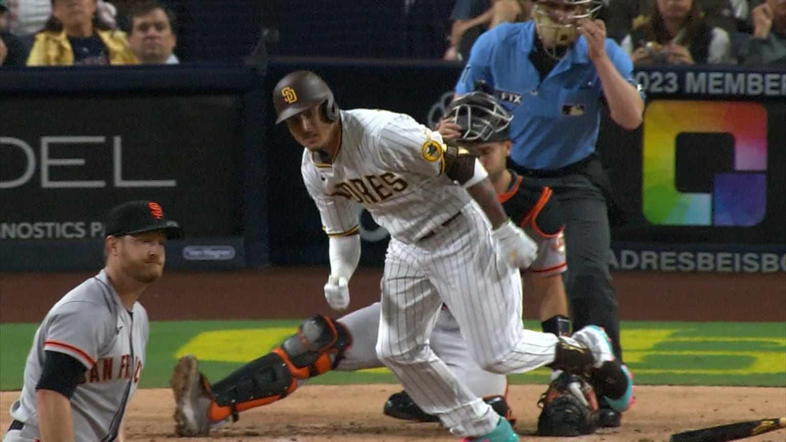 Manny Machado rips an RBI single to center field | 10/04/2022 | San ...