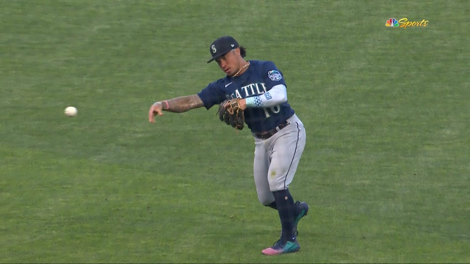 Kolten Wong makes a diving stop 07/03/2023 Seattle Mariners