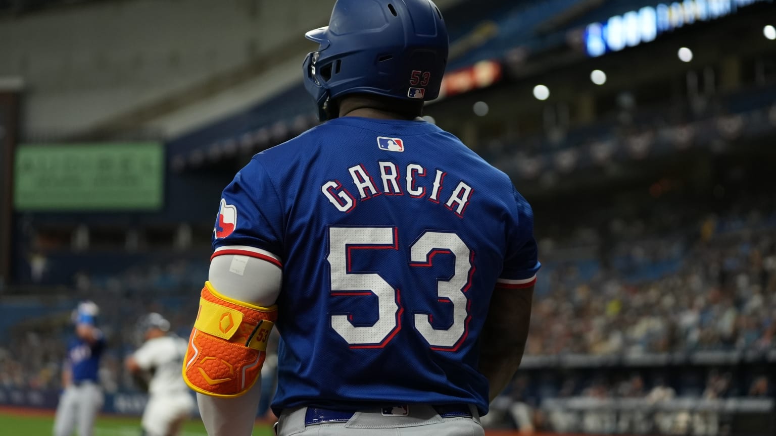 Adolis García's solo homer (3)