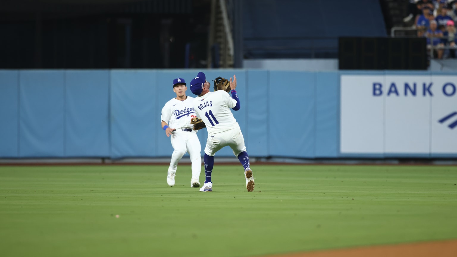 Miguel Rojas' overtheshoulder catch 10/05/2024 Los Angeles Dodgers
