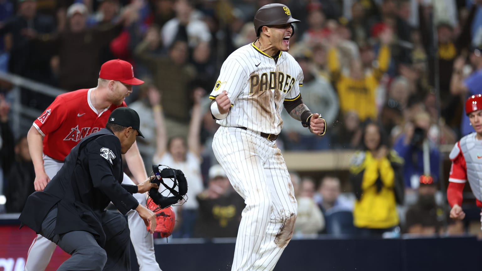 Manny Machado scores game-tying run on wild pitch | 05/13