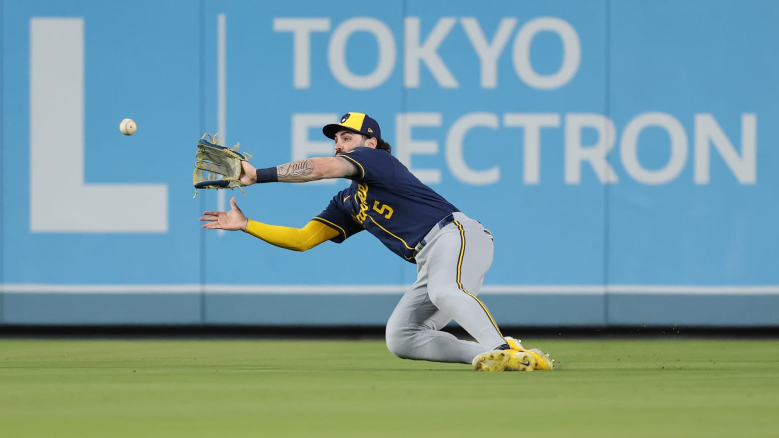 Garrett Mitchell's diving catch | 10/14/2026 | Minnesota Twins