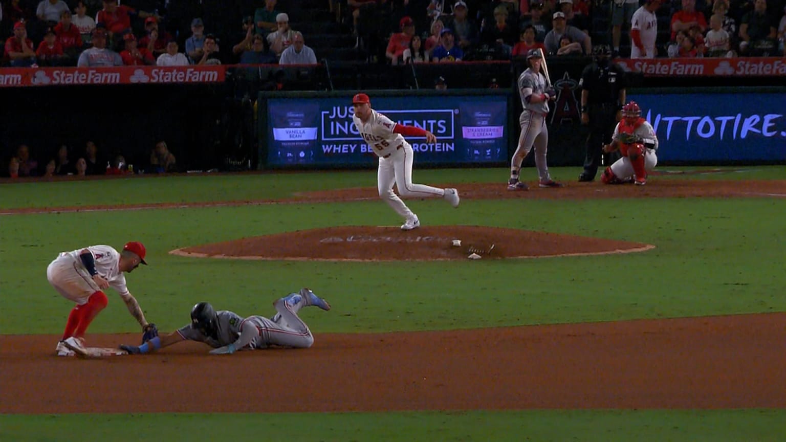Royce Lewis is safe at second after challenge | 09/19/2026 | Los ...