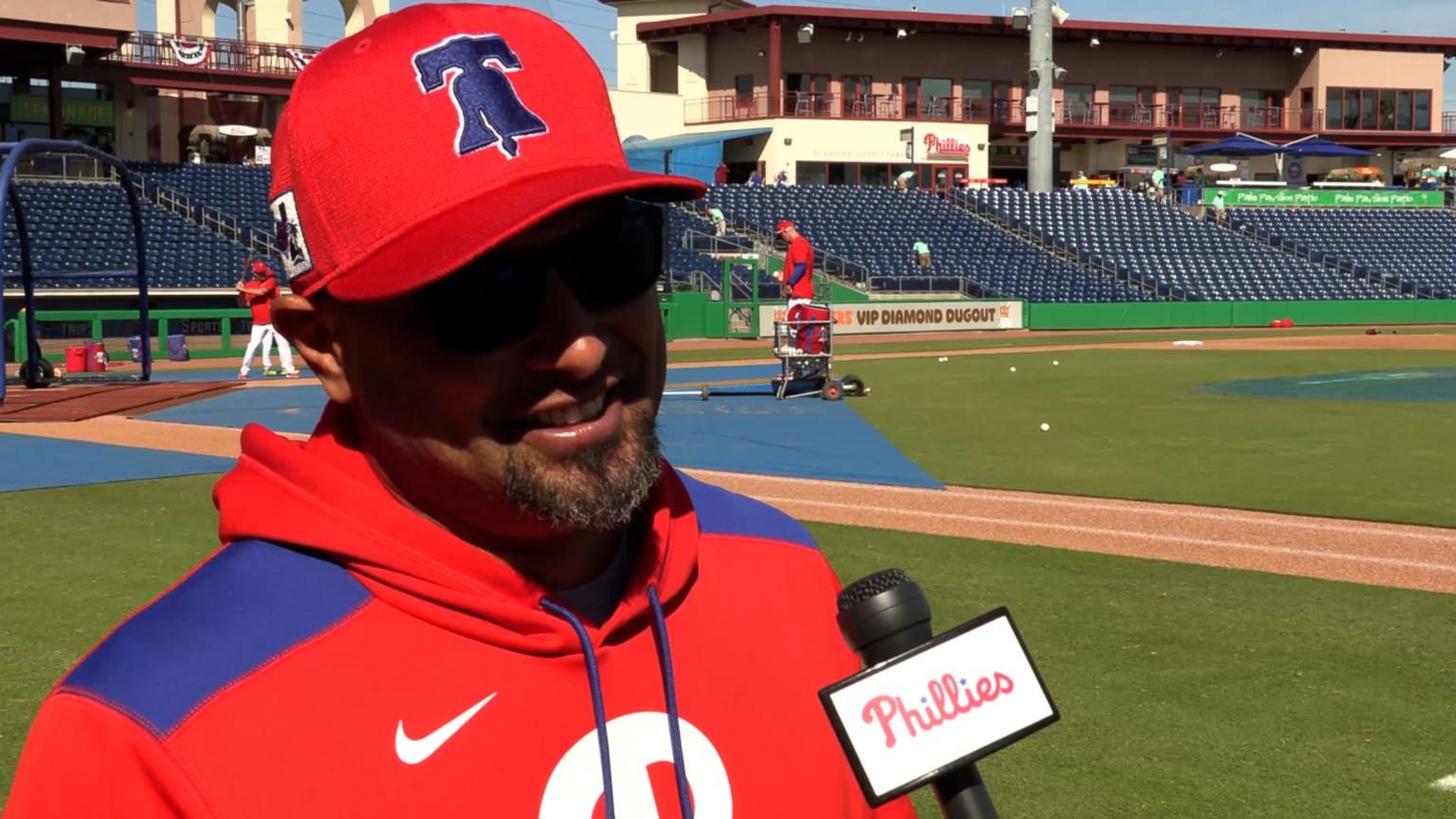 Victorino mentoring Phillies players