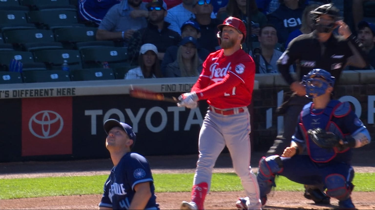 Jake Fraley takes the field for the Reds' City Connect debut