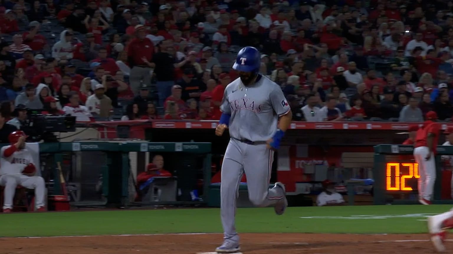 Nathaniel Lowe's RBI walk 09/28/2024 Texas Rangers