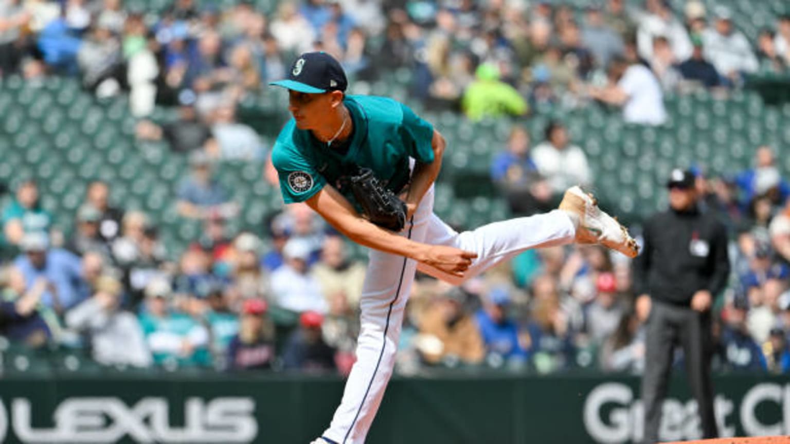 Kirby poncha a Florial mirando 03/04/2025 Los Mariners de Seattle
