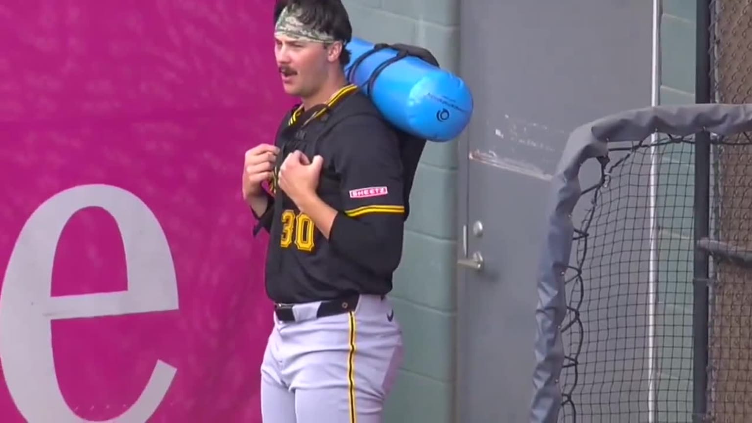 Paul Skenes' unique warmup routine | 06/29/2024 | MLB.com