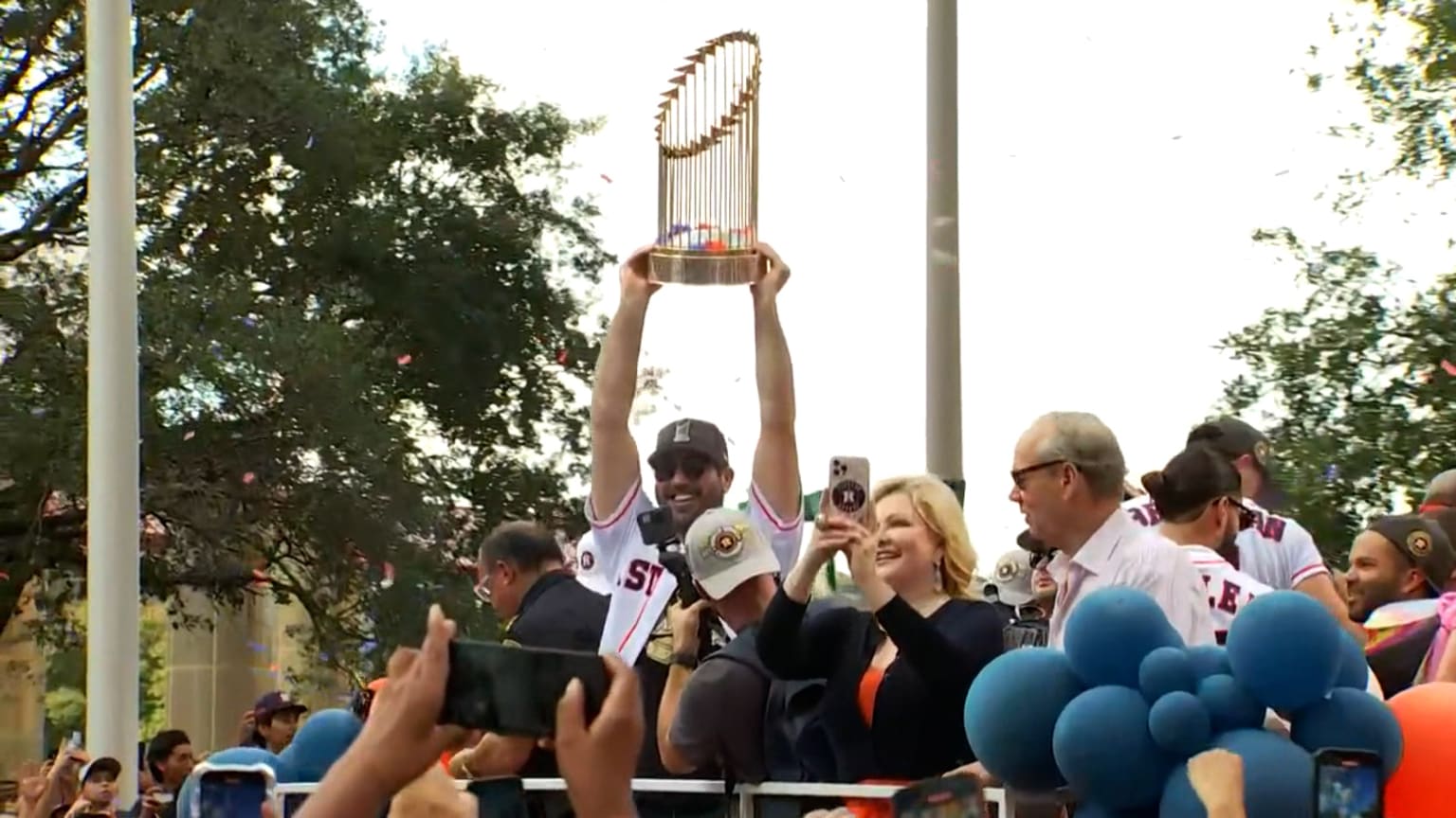 Astros celebrate with family, fans at WS parade | 11/07/2022 | Houston ...