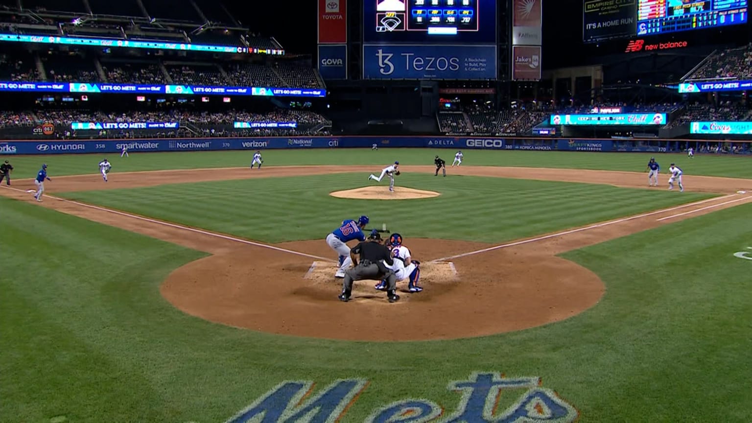 Patrick Wisdom's safety squeeze 09/13/2022 Chicago Cubs