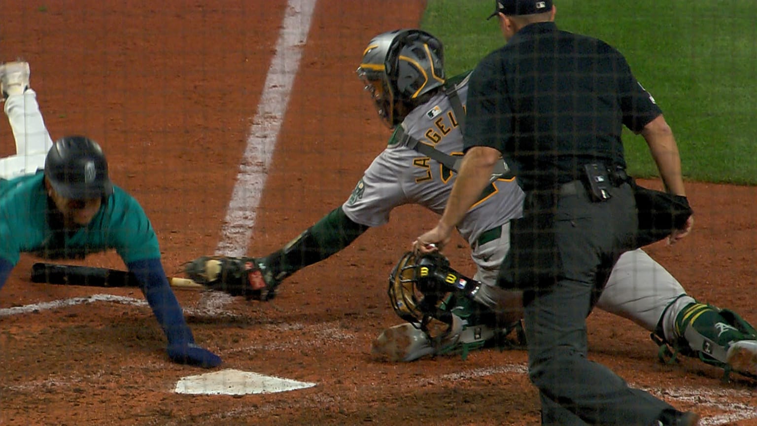 Leo Rivas safe at home after review | 09/28/2024 | Athletics