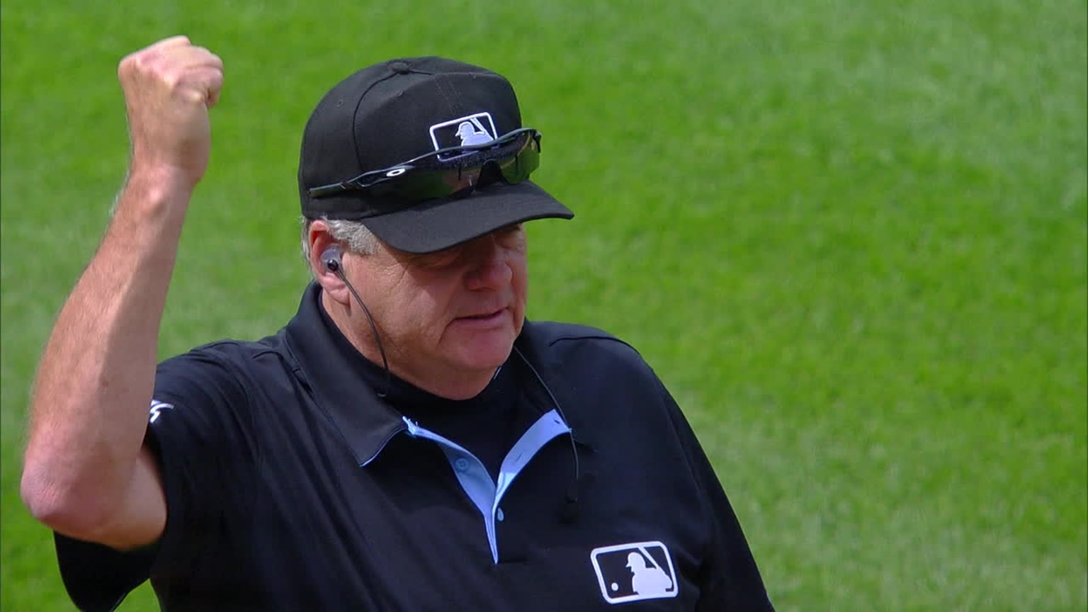 mike-moustakas-nabs-soto-after-review-in-the-9th-06-10-2023-seattle