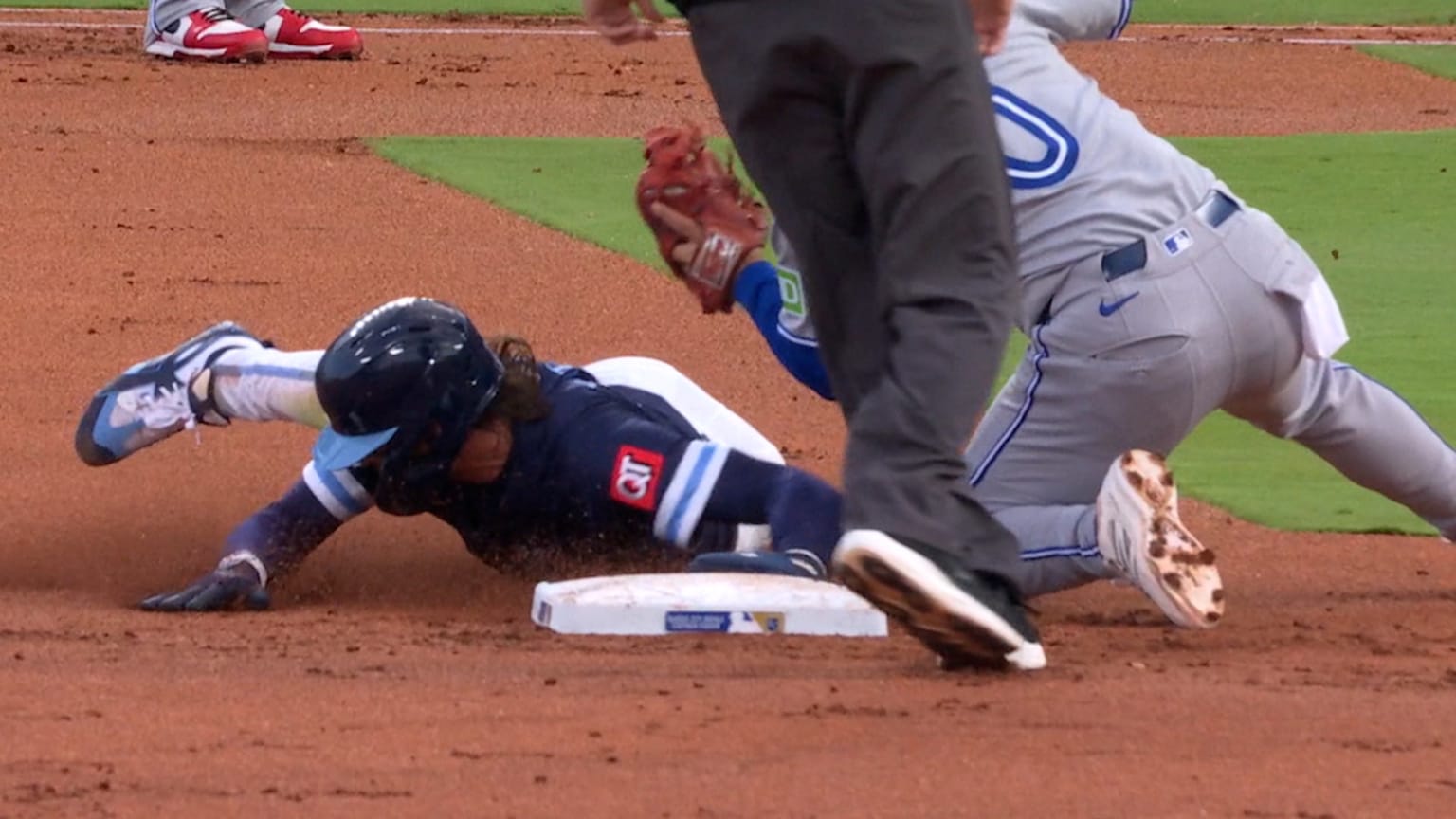 Bobby Witt Jr. steals second base | 09/19/2025 | MLB.com