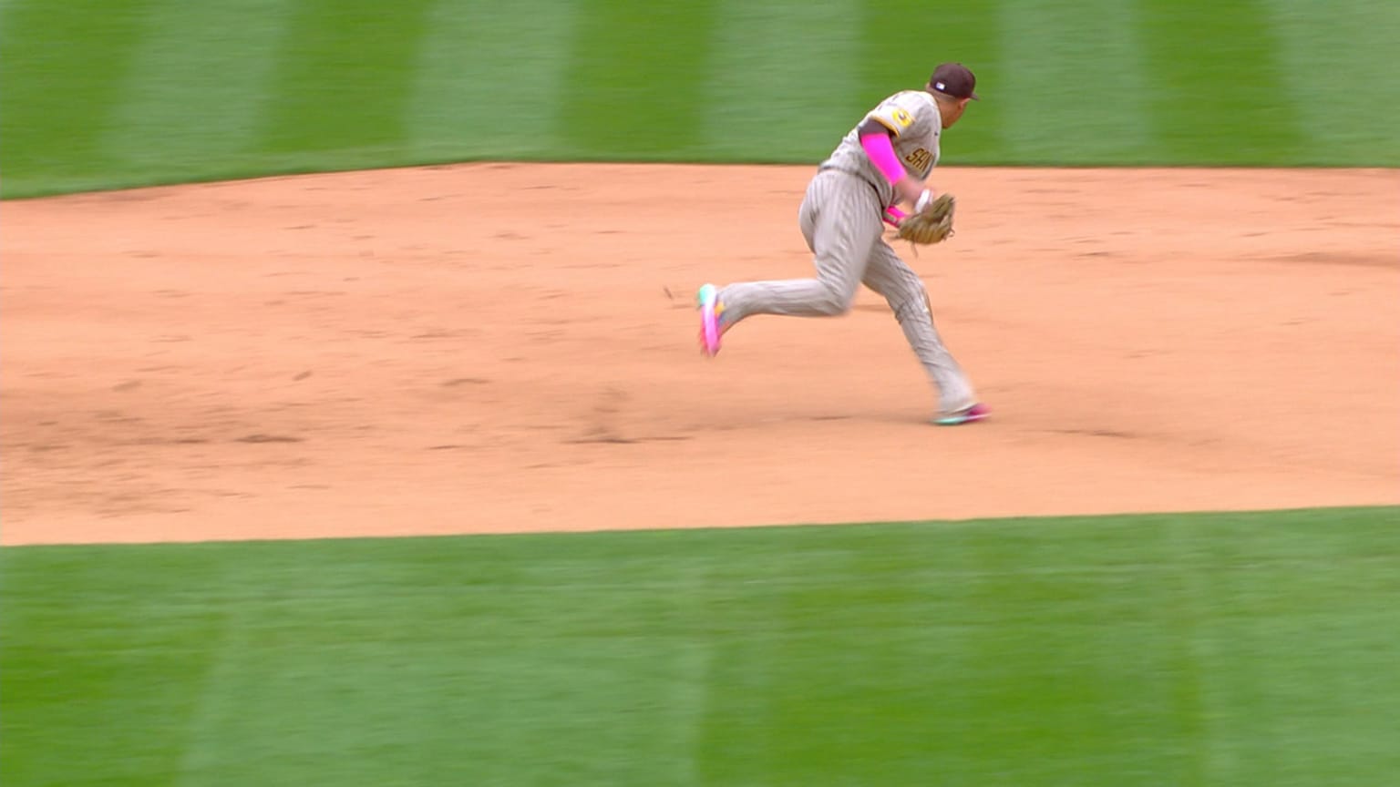 Manny Machado's nice throw 06/10/2023 San Diego Padres