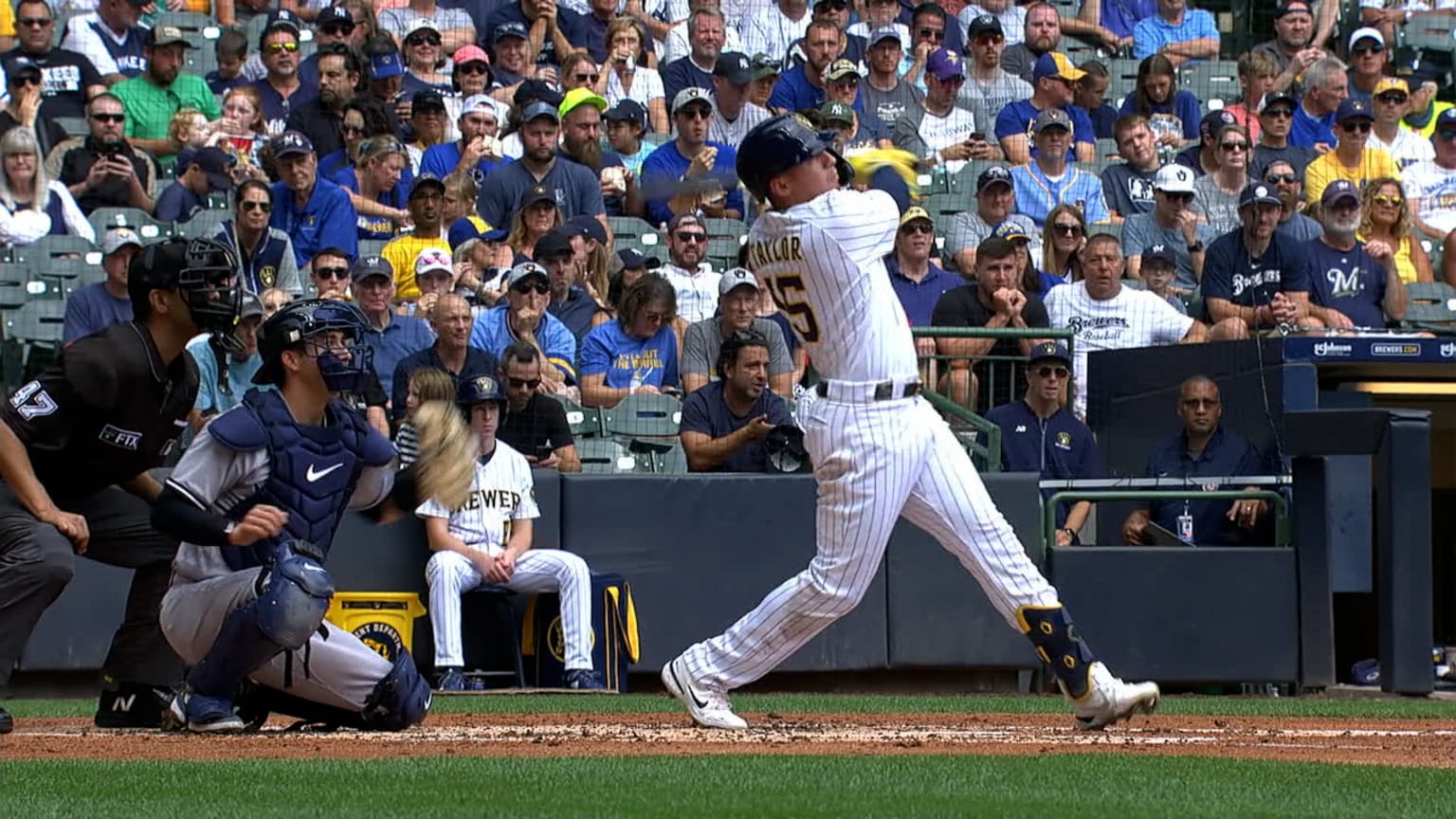 Tyrone Taylor ropes a solo home run in the 2nd inning 09/18/2022
