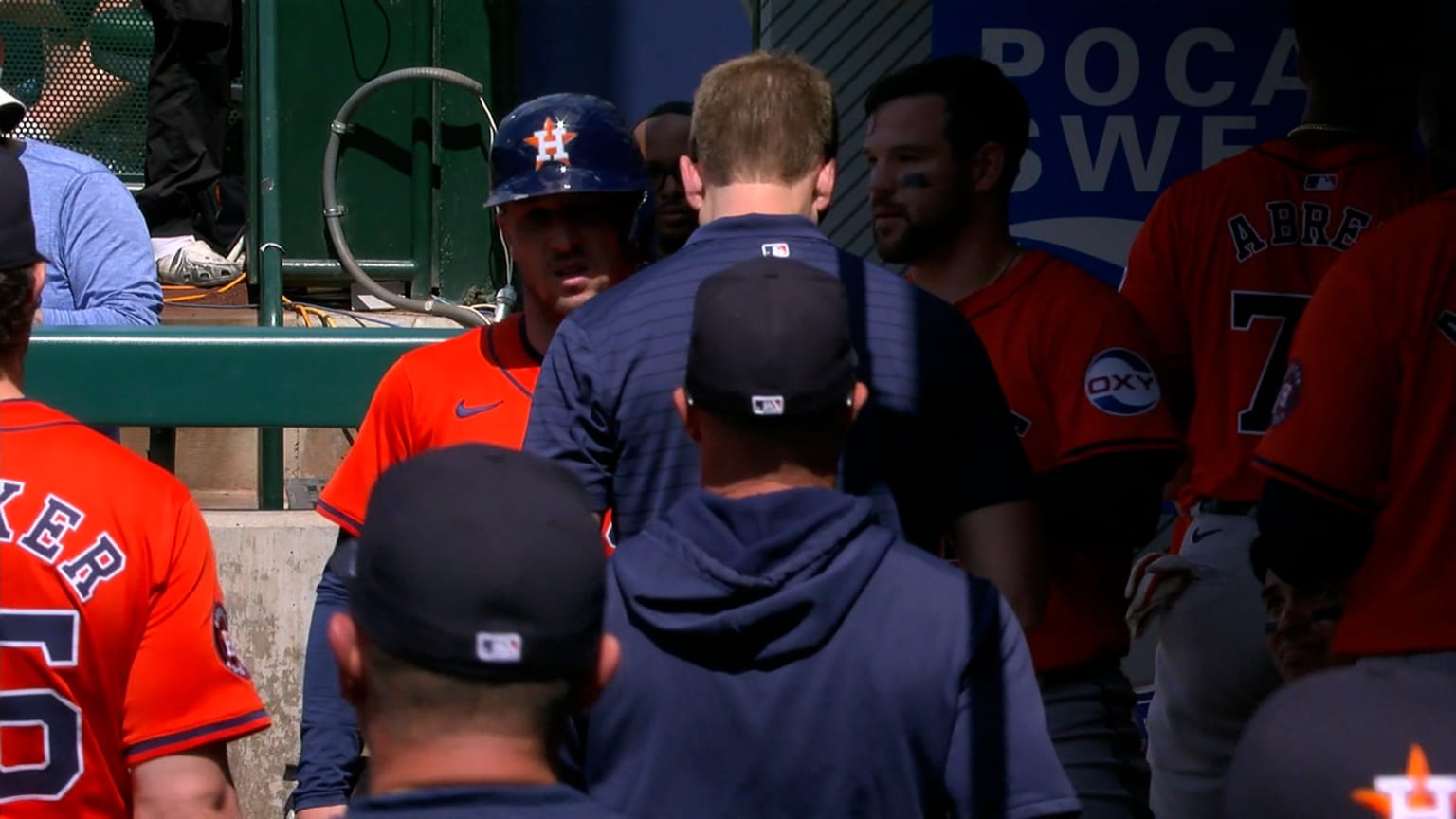 Alex Bregman leaves game after being hit by a pitch | 06/09/2024 ...