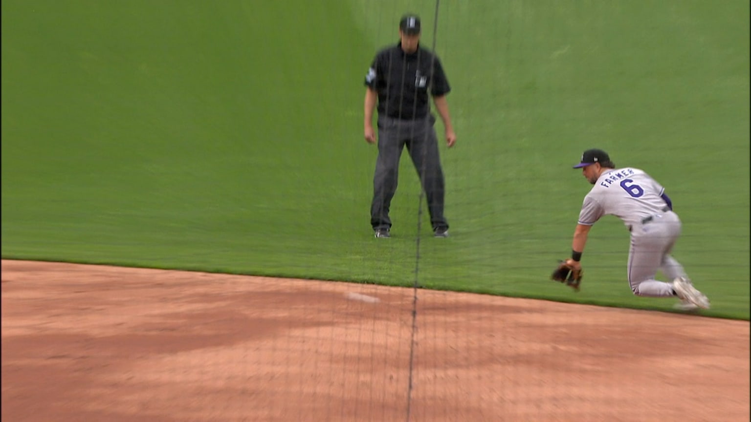 Kyle Farmer's slick backhanded stop | 03/31/2025 | MLB.com