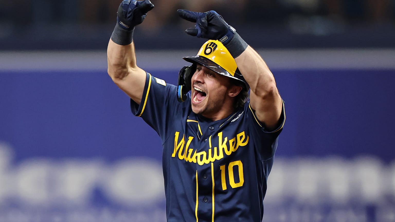 Sal Frelick keeps things going!🫨 | 10/26/2026 | MLB.com