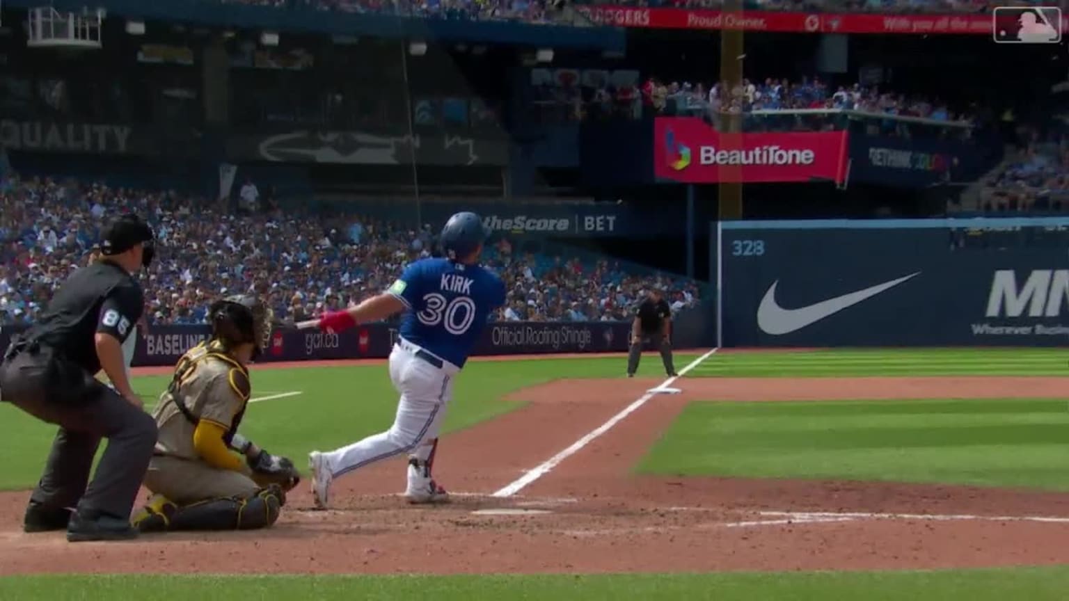 Alejandro Kirk swats a two-run home run to left field | 07/20/2023 ...