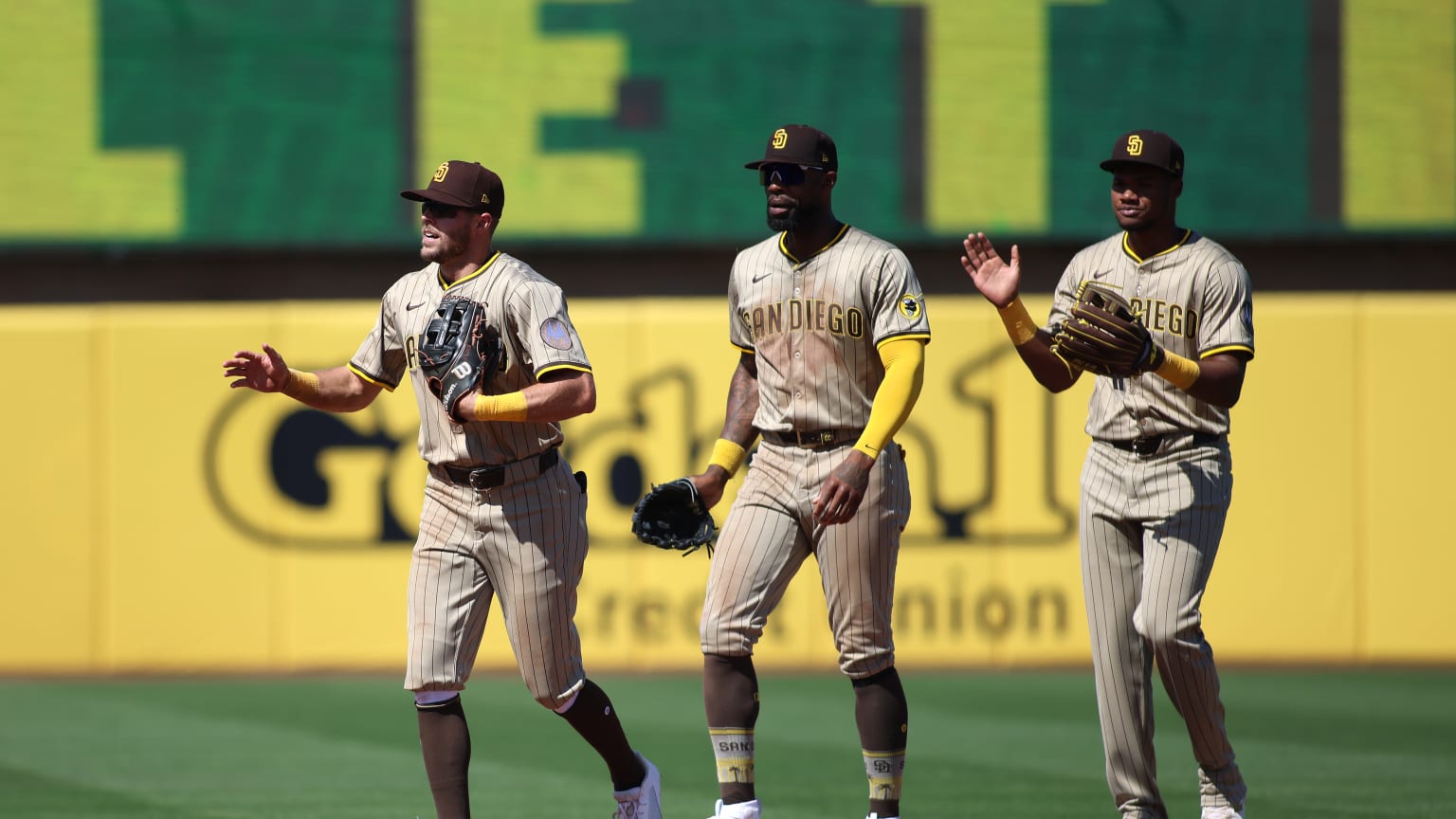 Padres 4 1 Giants (Aug 11, 2025) Game Recap: Padres' Epic Win! - dzc2i78