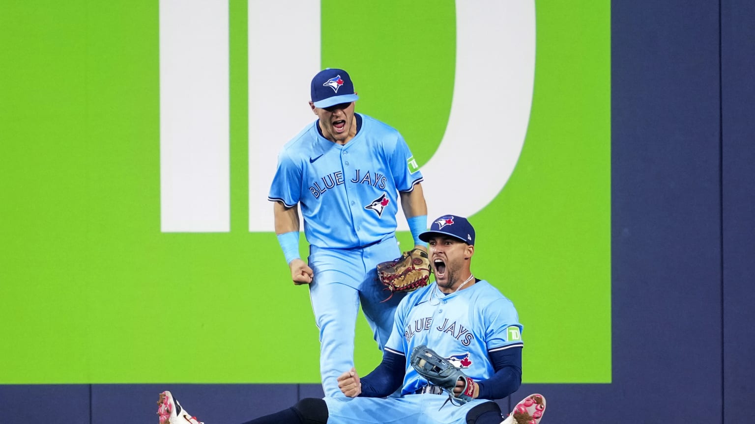George Springer's diving grab | 04/28/2024 | Toronto Blue Jays