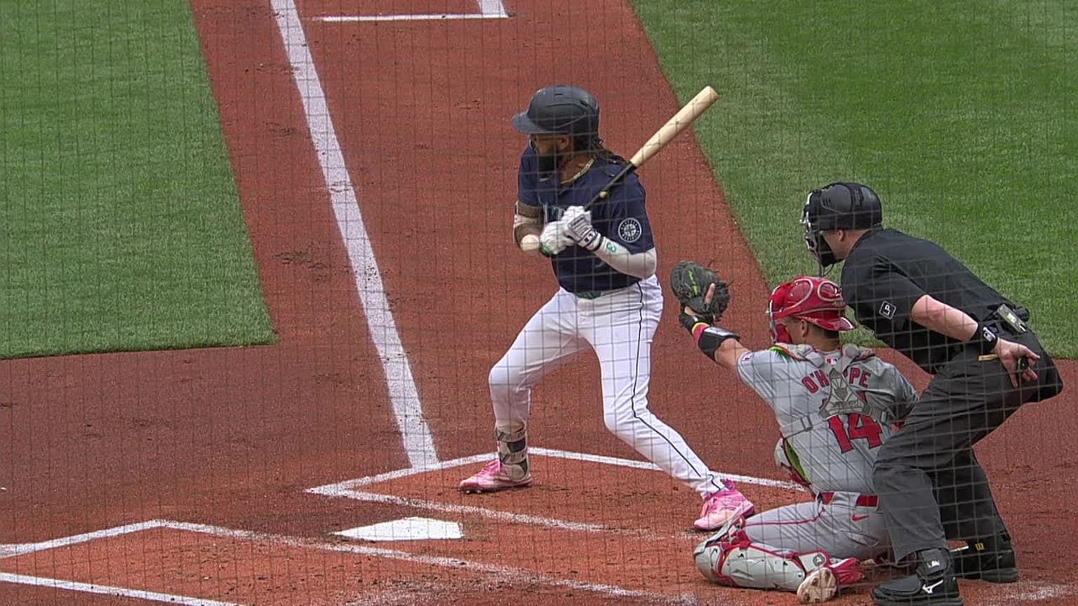 J.P. Crawford sustains fracture in pinkie on HBP 07/22/2024 Seattle Mariners