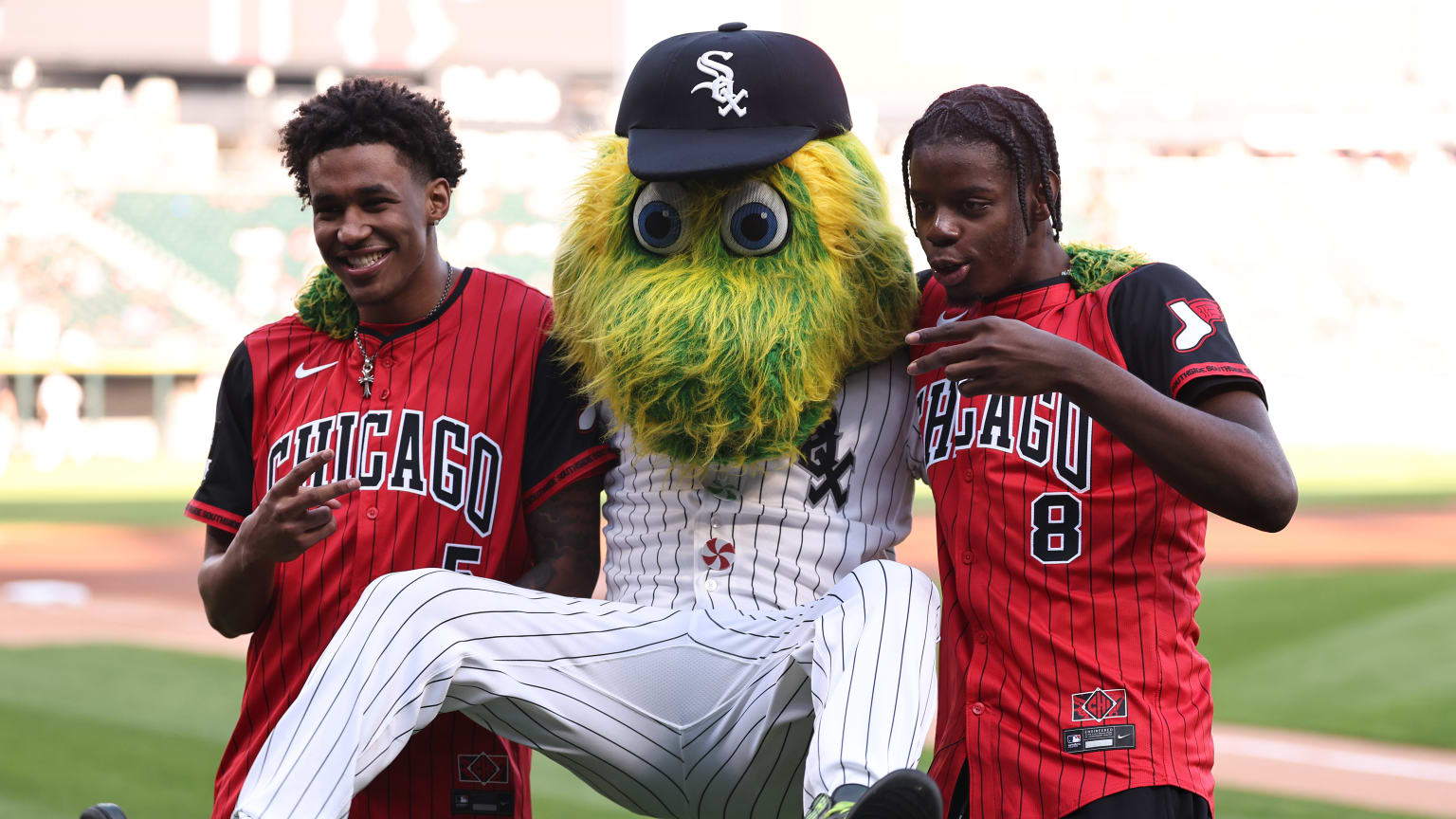 Bulls first round picks throw out the first pitch | 07/07/2026 ...