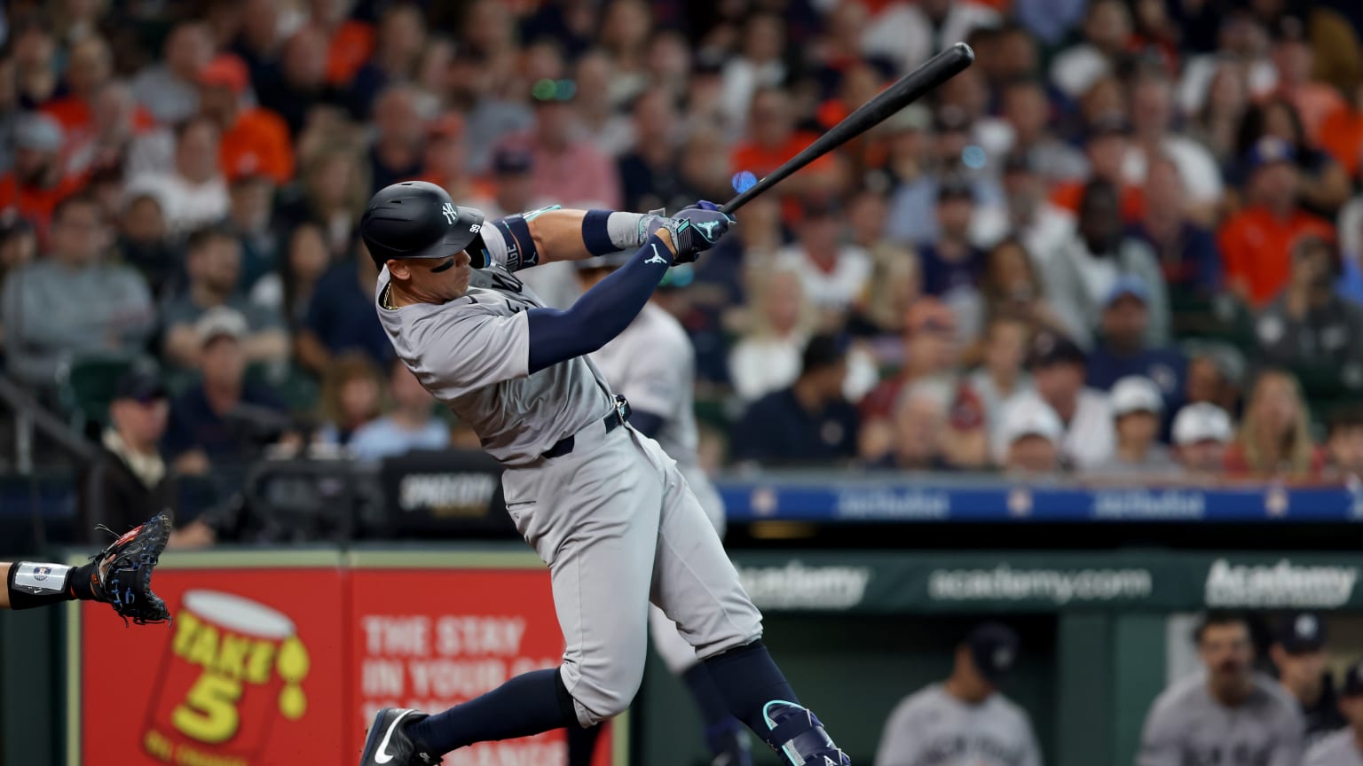 Aaron Judge laces a double 03/28/2024 New York Yankees