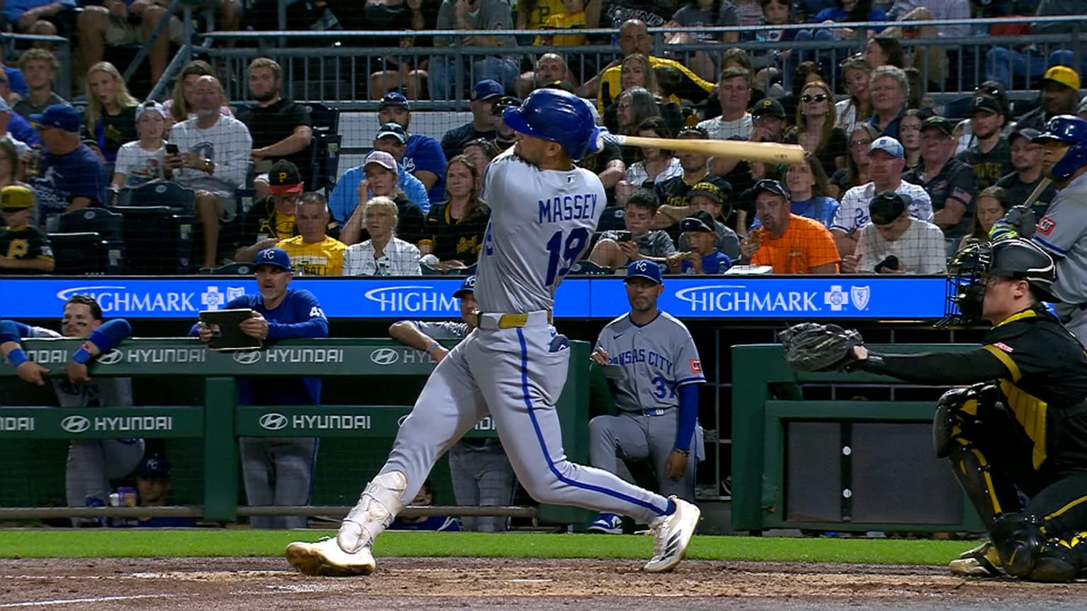 Michael Massey belts a solo home run to extend the Royals' lead to 5-2 in the top of the 4th inning