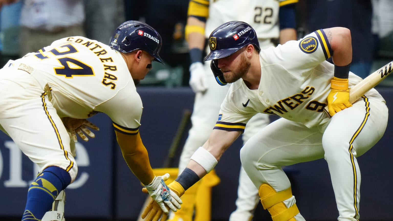 A look at the Brewers in Game 2 win over Dodgers | 10/13/2026 | MLB.com