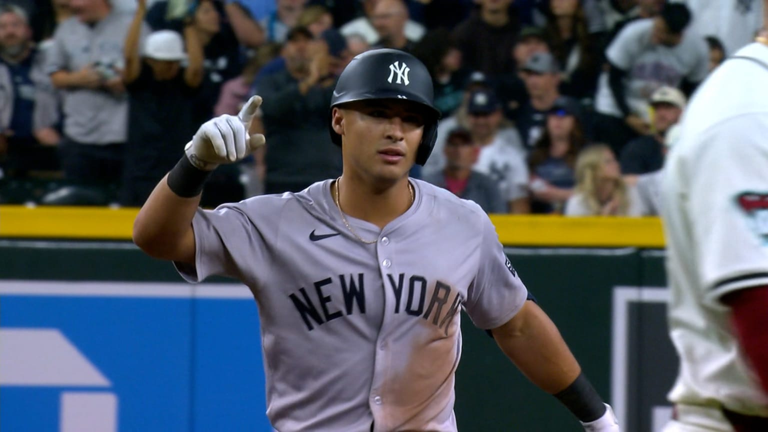 Anthony Volpe tags his fourth hit of the game | 04/01/2024 | New