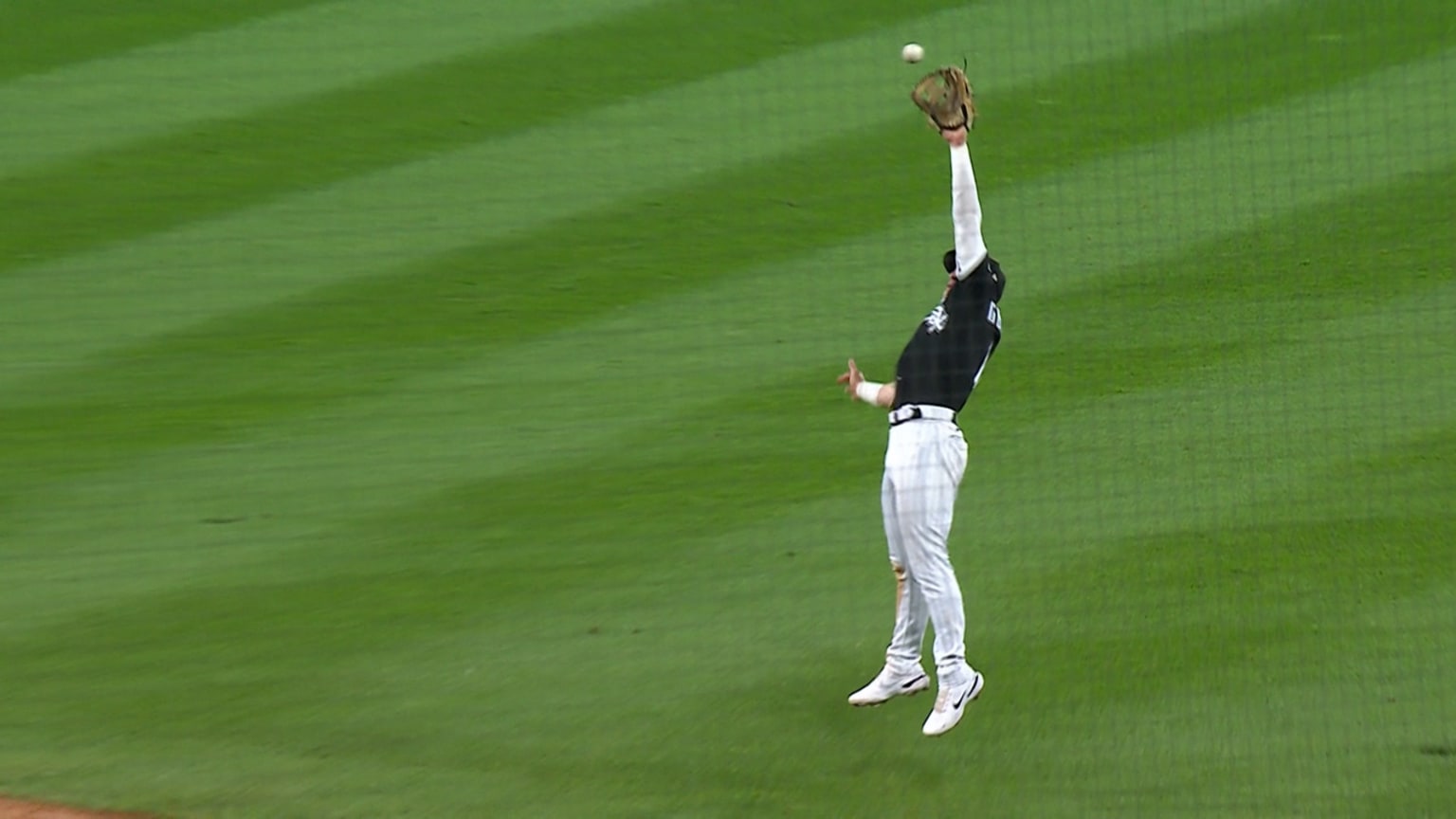Romy Gonzalez's leaping catch | 08/31/2022 | Chicago Cubs