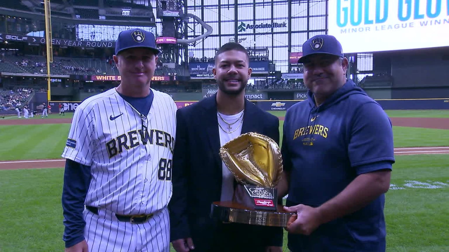 Jeferson Quero awarded Minor League Gold Glove 06/01/2024 Milwaukee