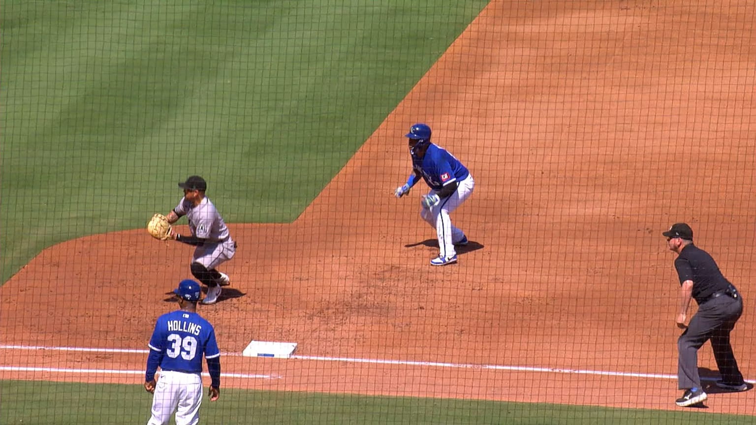 Ildemaro Vargas' diving snag, turns double play