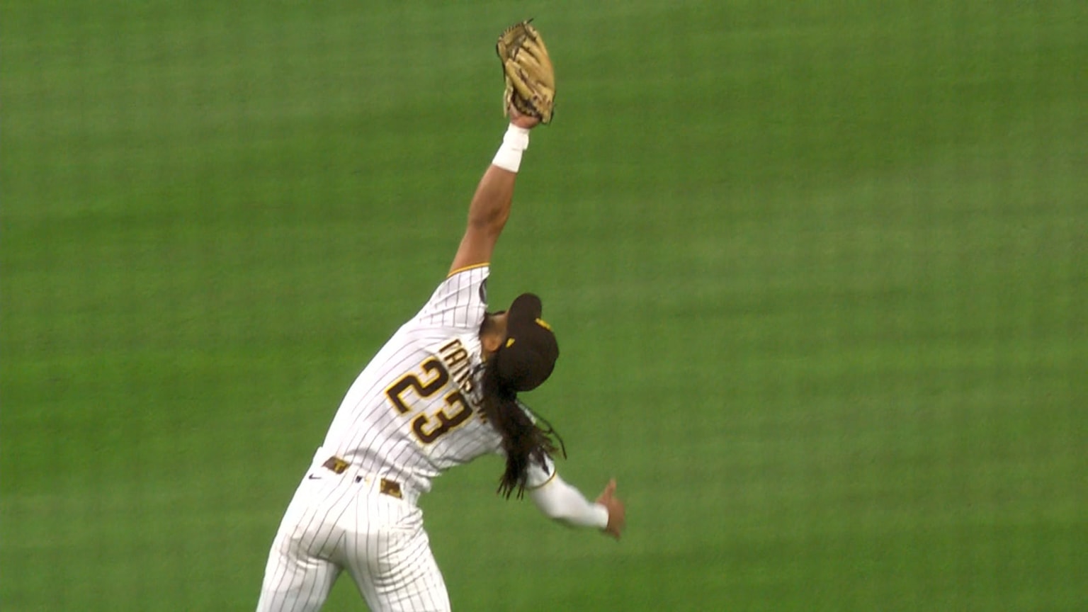 Fernando Tatis Jr.'s great leaping catch | 04/27/2026 | San Diego
