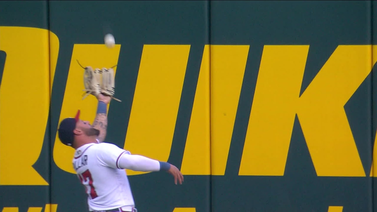 Pillar's overtheshoulder catch 08/21/2023 Atlanta Braves