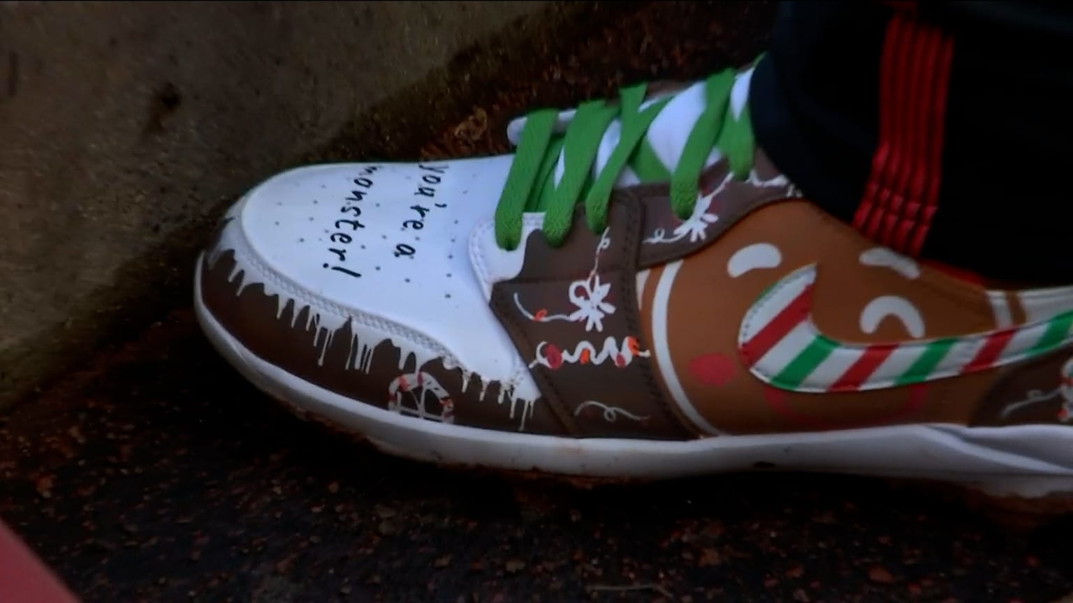 Elly De La Cruz's Gingerbread cleats | 08/16/2024 | Cincinnati Reds