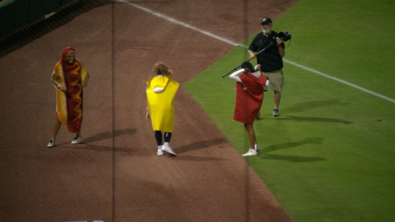 Condiment Costume Race | 09/23/2023 | MLB.com