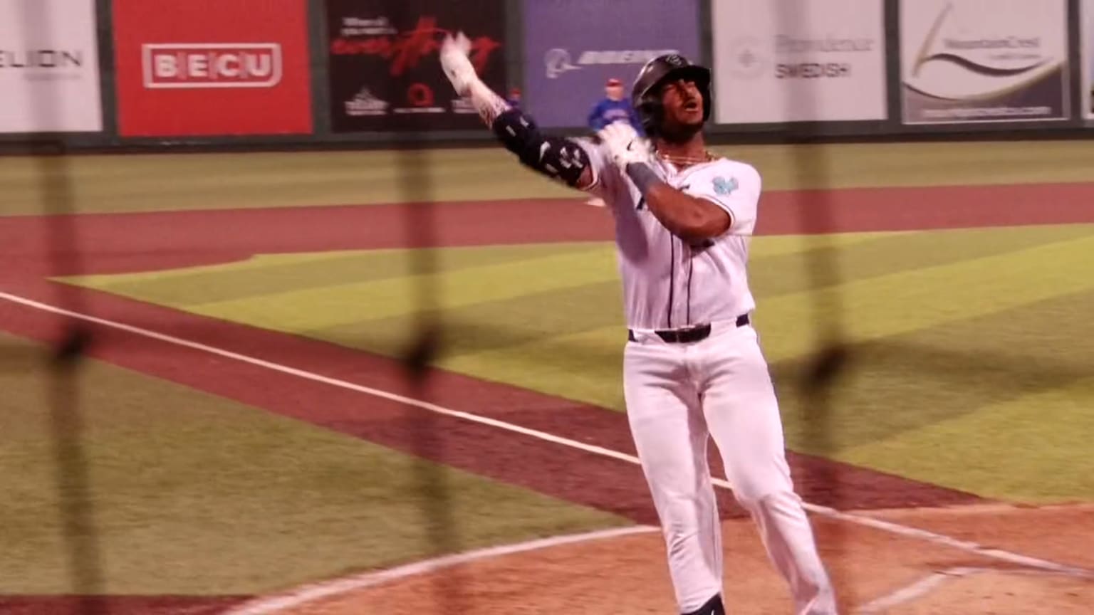 Lazaro Montes Hits Home Run in Historic MLB Debut for Mariners