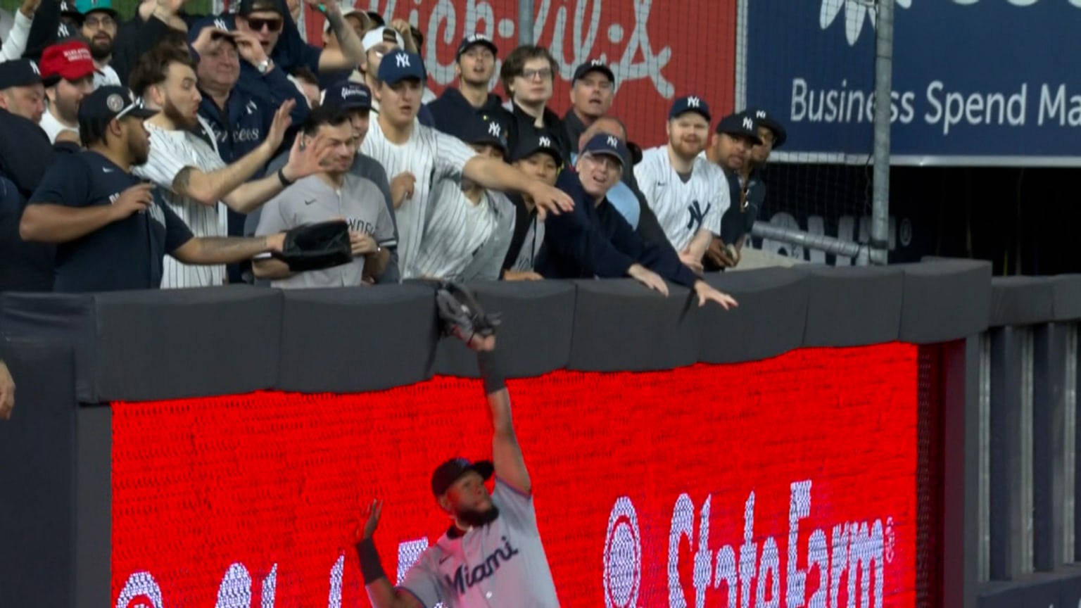 Bryan De La Cruz's jumping grab 04/09/2024 Miami Marlins