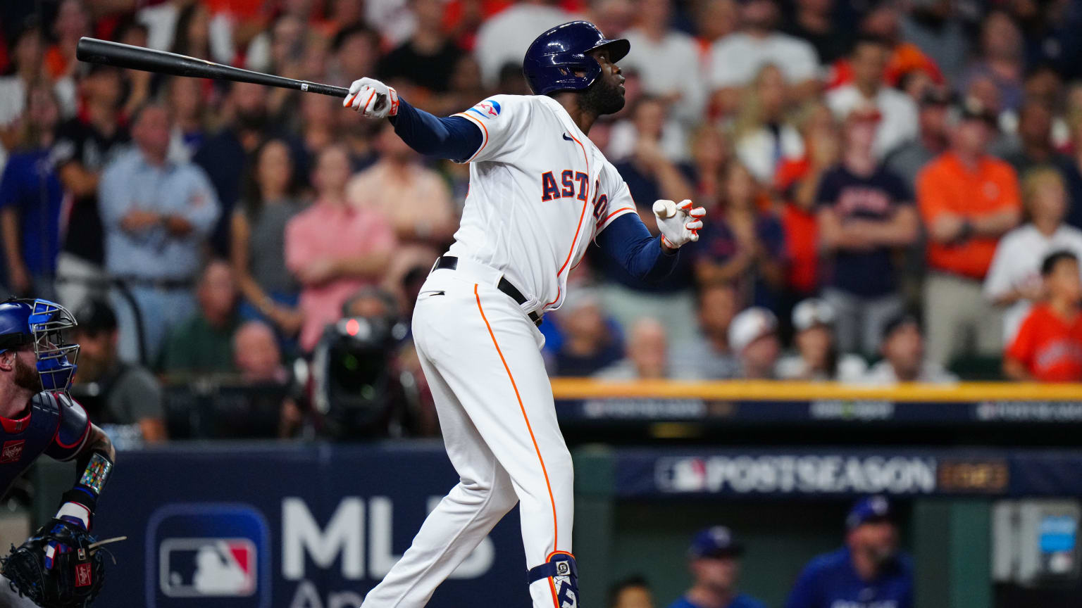 Yordan Alvarez legs out a triple off the wall in left 10/23/2023