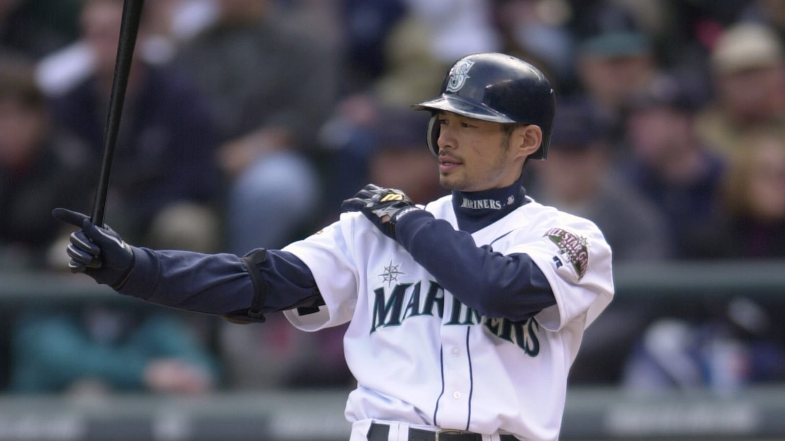 Ichiro Suzuki collects three hits in postseason debut | 10