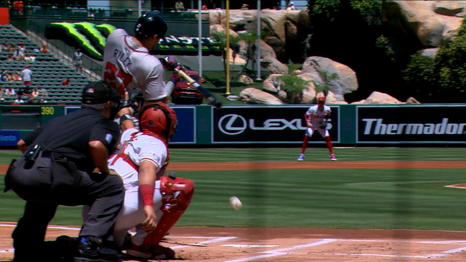 Austin Riley fractures hand, out 6-8 weeks | 08/19/2024 | Seattle Mariners