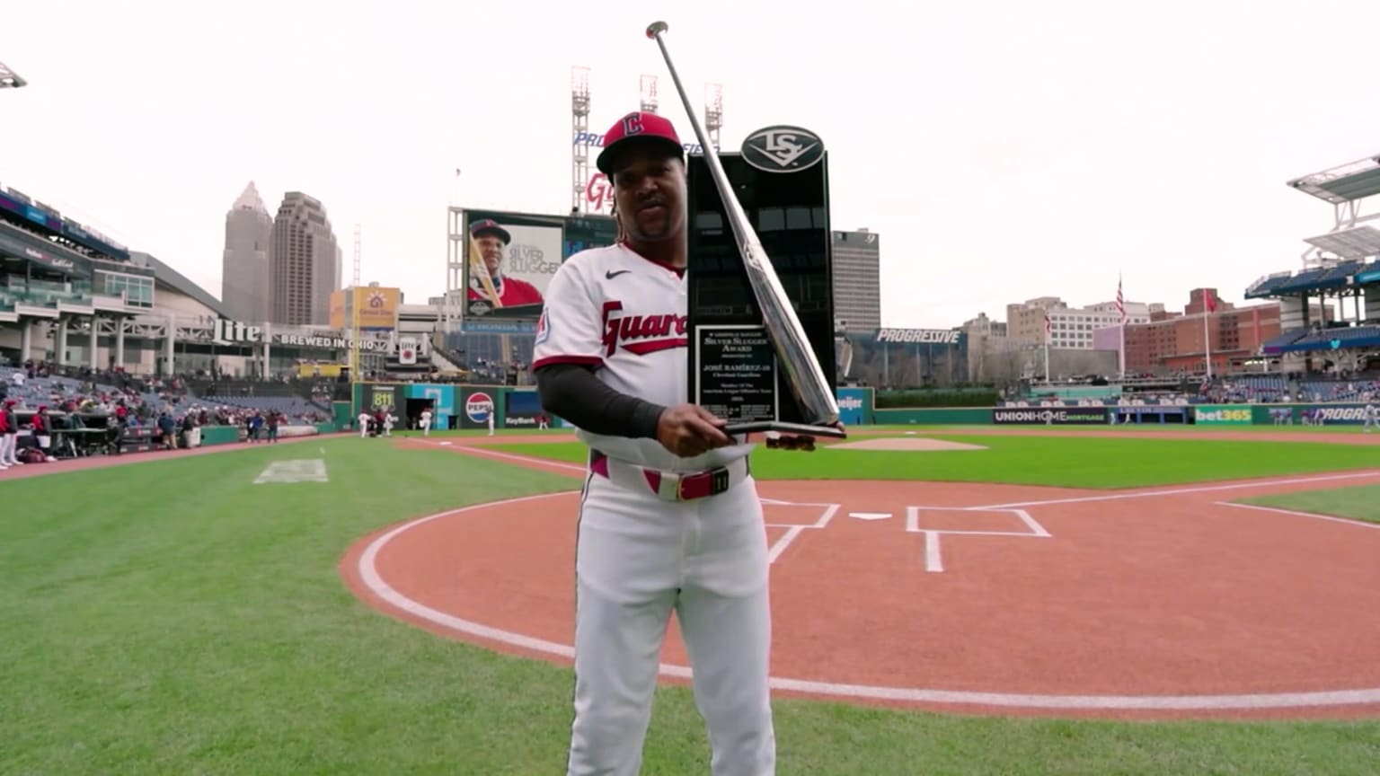 José Ramírez wins sixth Silver Slugger Award | 04/05/2026 | MLB.com