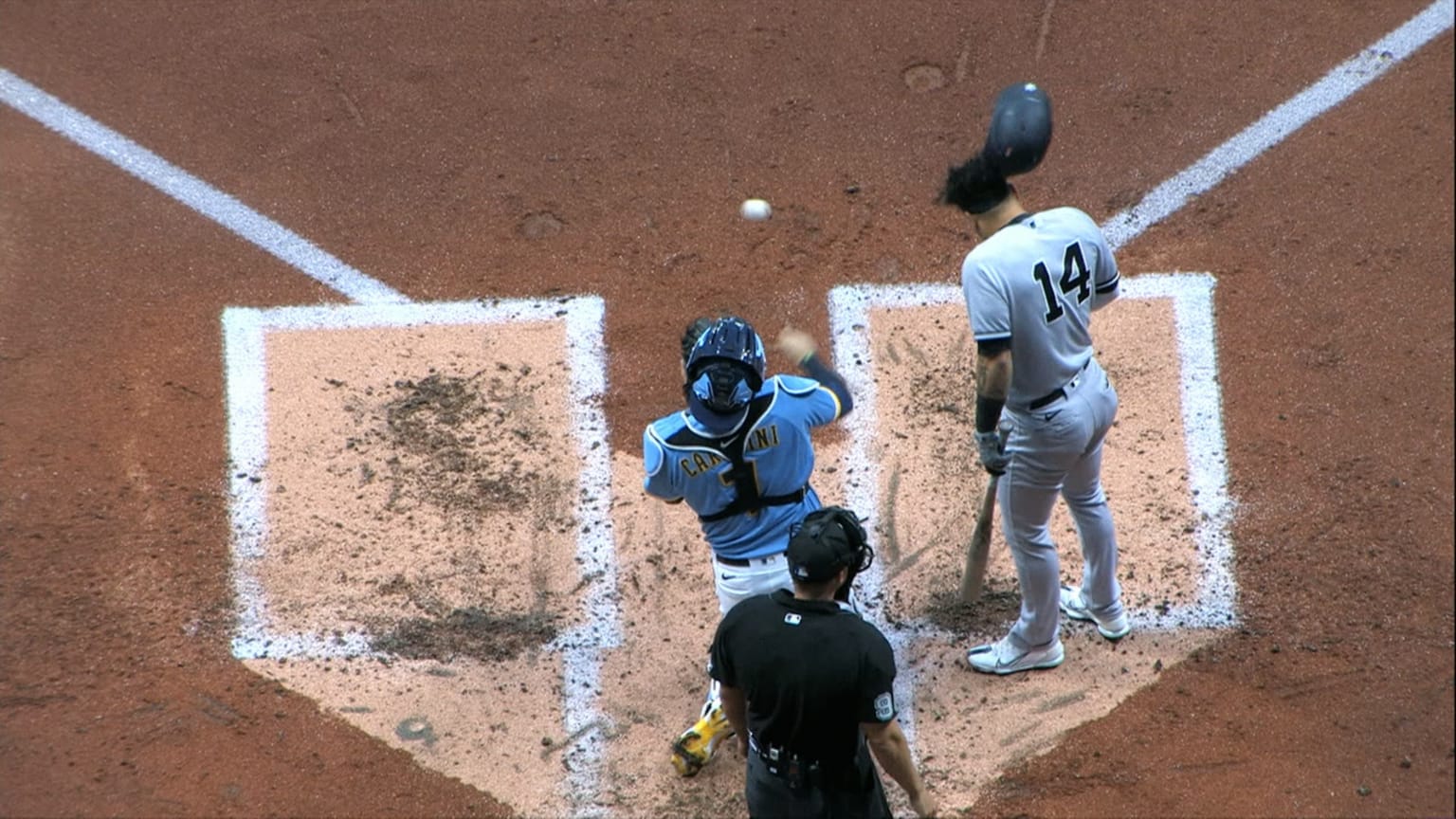 Marwin Gonzalez gets plunked by Caratini's throw | 09/17/2022 | MLB.com