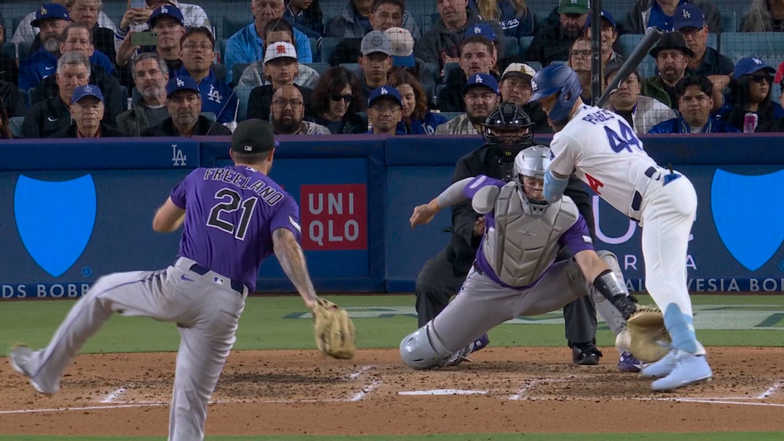 Miguel Rojas scores on wild pitch | 05/26/2026 | Los Angeles Dodgers