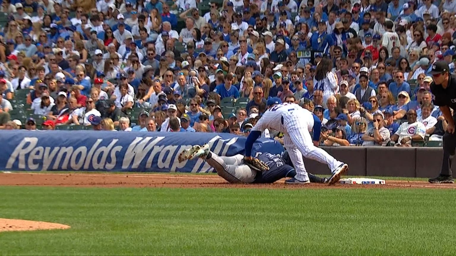 Colin Rea picks off Richie Palacios | 09/13/2025 | Chicago Cubs