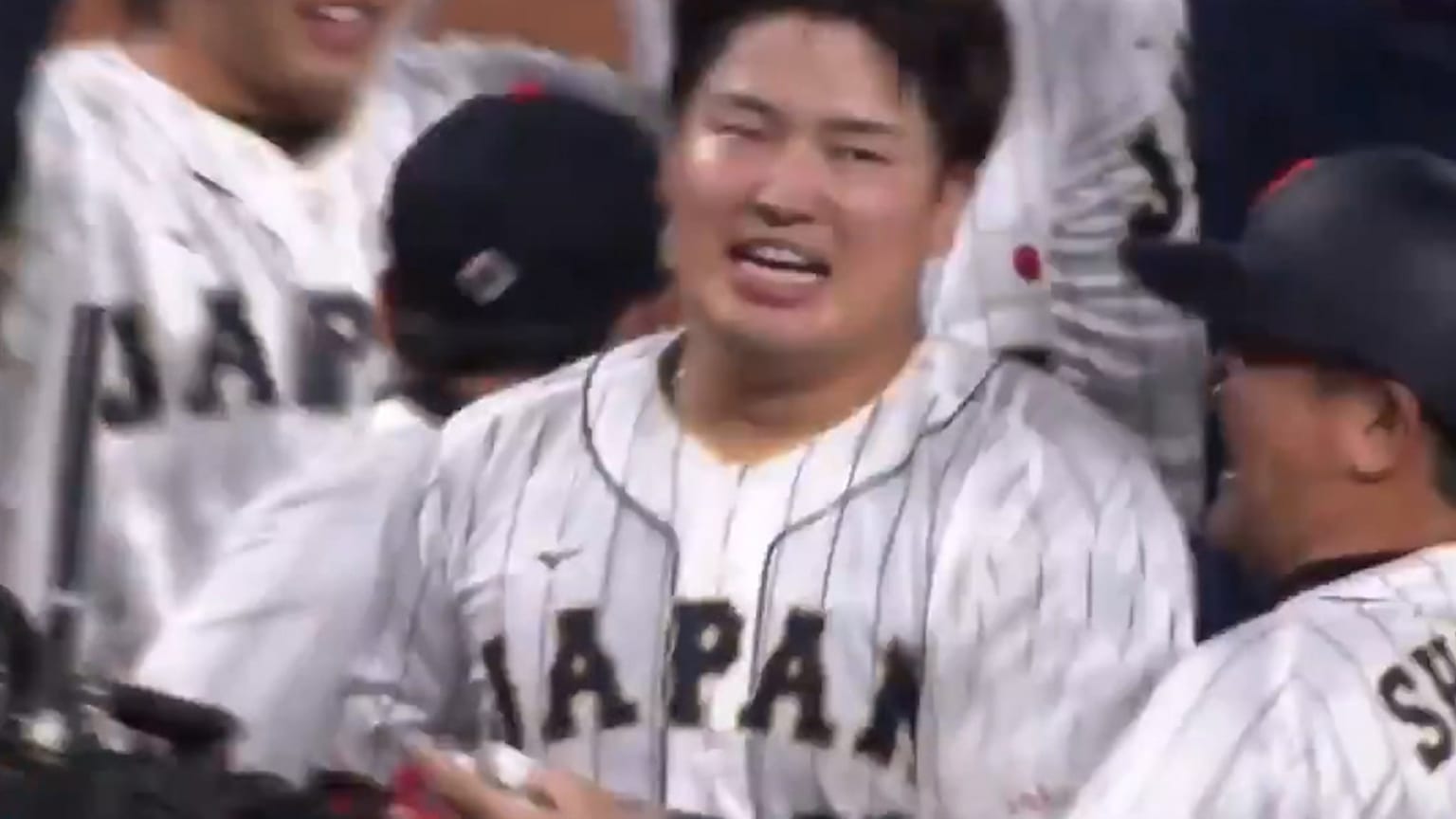 Samurai Japan squeaks out walk-off win over Dominican Republic in